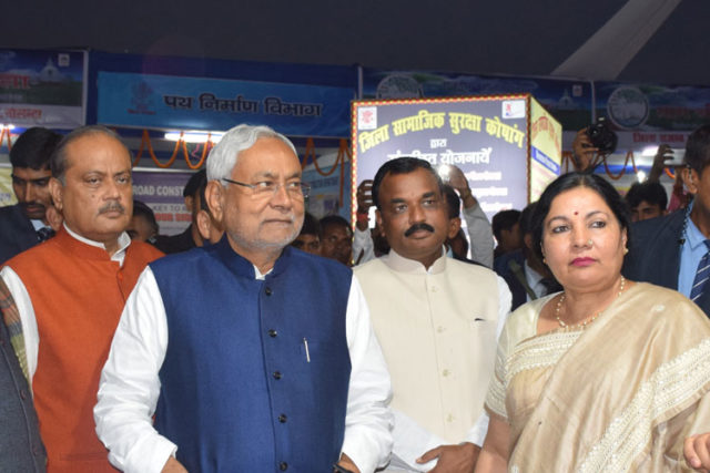 Hon’ble Chief Minister, Bihar with Nalanda University Vice Chancellor, faculty at Rajgir Mahotsava